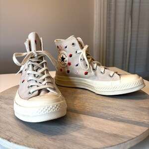 Converse Chuck 70 High Floral Embroidery Desert Sand Egret Women's Sz 8 A02201C